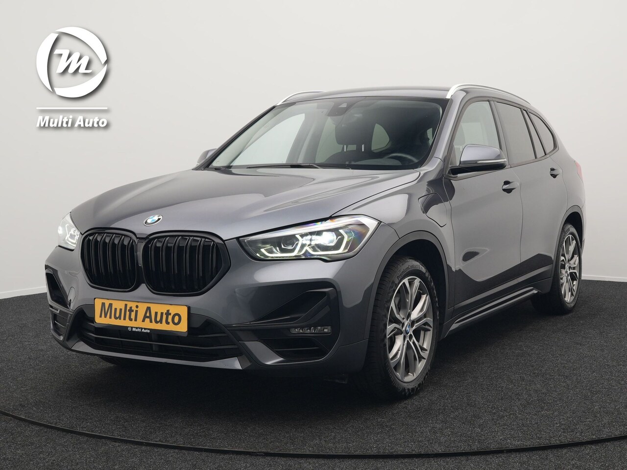 BMW X1 - xDrive25e Sportline Plug In Hybrid 221pk Dealer O.H. PHEV | Sportstoelen Verwarmd | Trekha - AutoWereld.nl
