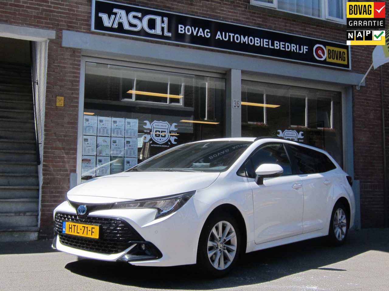 Toyota Corolla Touring Sports - Hybrid 140 Active All Season Banden All In Prijs Navigatie - AutoWereld.nl