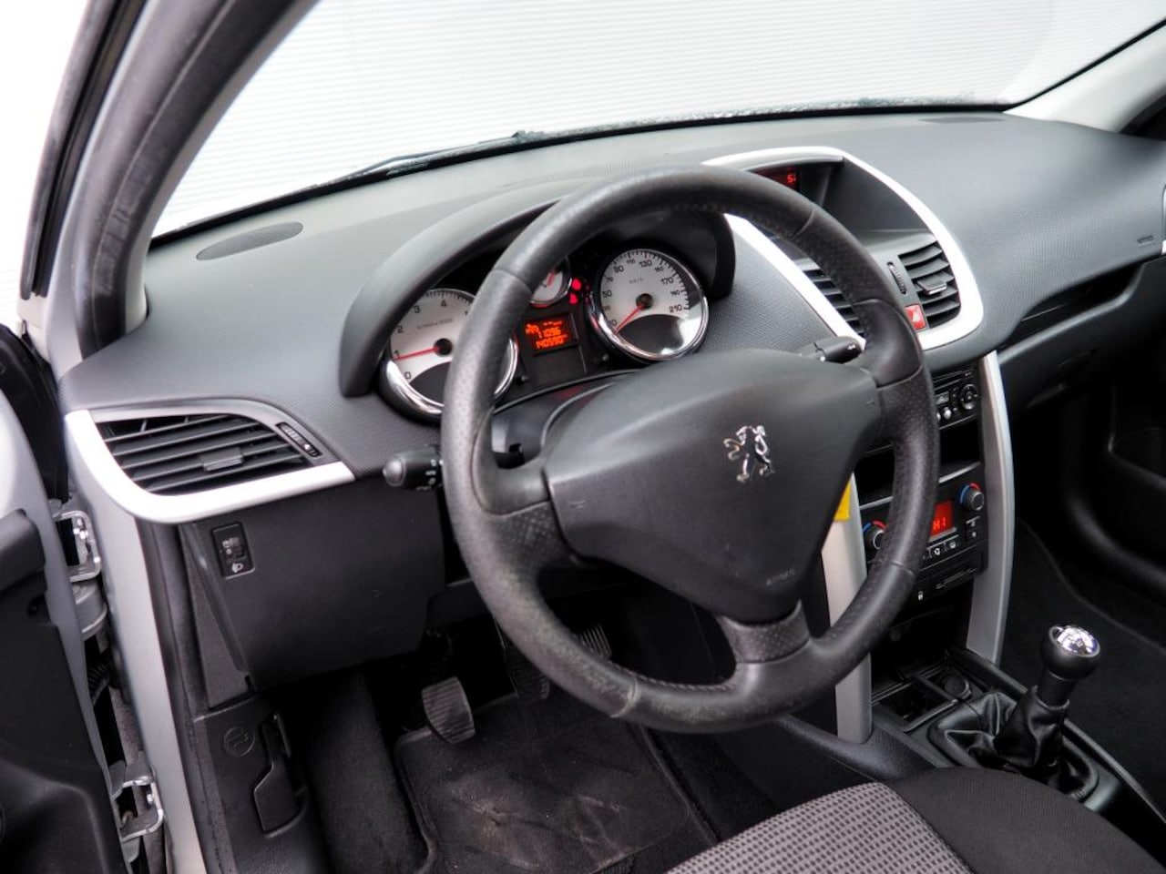 Peugeot 207 - XS 1.6 VTi CLIMA CRUISE PARKEER S. 5 DEURS