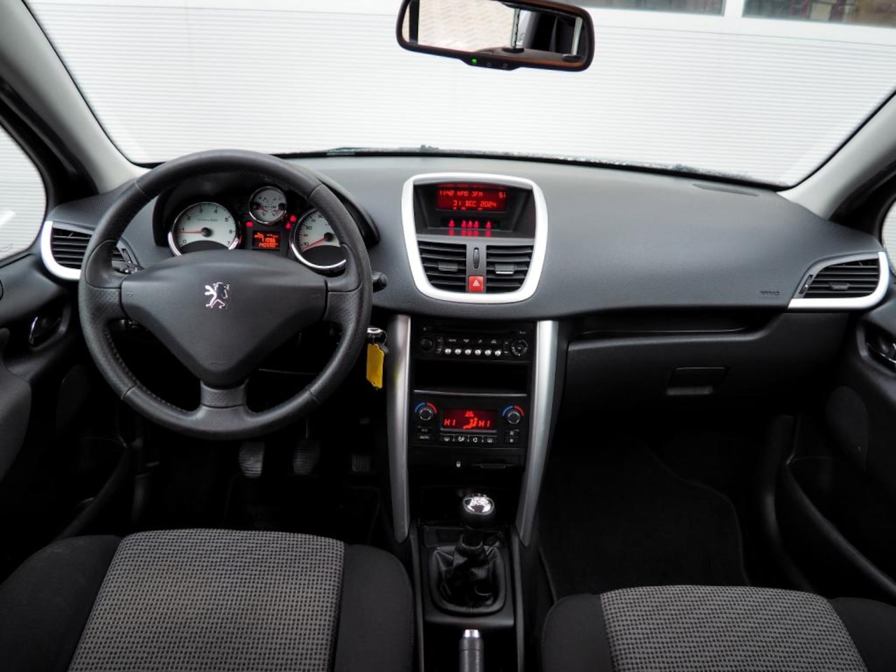 Peugeot 207 - XS 1.6 VTi CLIMA CRUISE PARKEER S. 5 DEURS