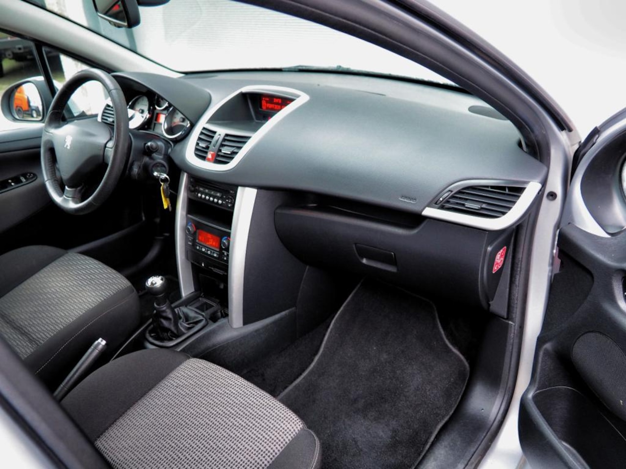 Peugeot 207 - XS 1.6 VTi CLIMA CRUISE PARKEER S. 5 DEURS