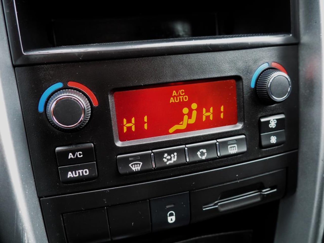 Peugeot 207 - XS 1.6 VTi CLIMA CRUISE PARKEER S. 5 DEURS