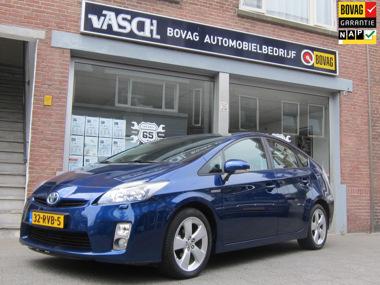Toyota Prius - 1.8 Dynamic Business All Season banden, All in prijs, Bovaggarantie - AutoWereld.nl