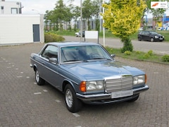 Mercedes-Benz 200-280 (W123) - 230 C