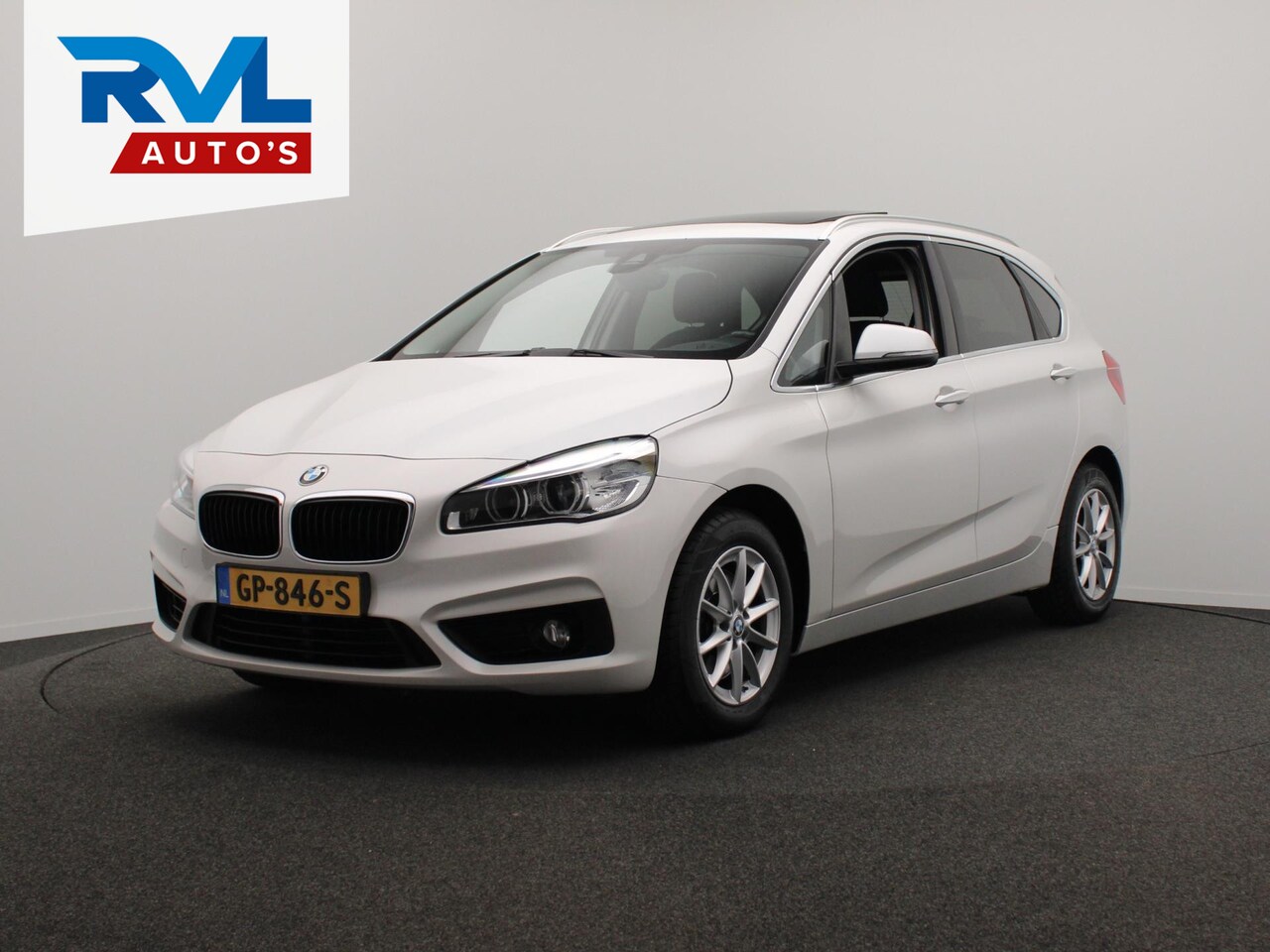 BMW 2-serie Active Tourer - 218i Essential Automaat Panoramadak Trekaak - AutoWereld.nl