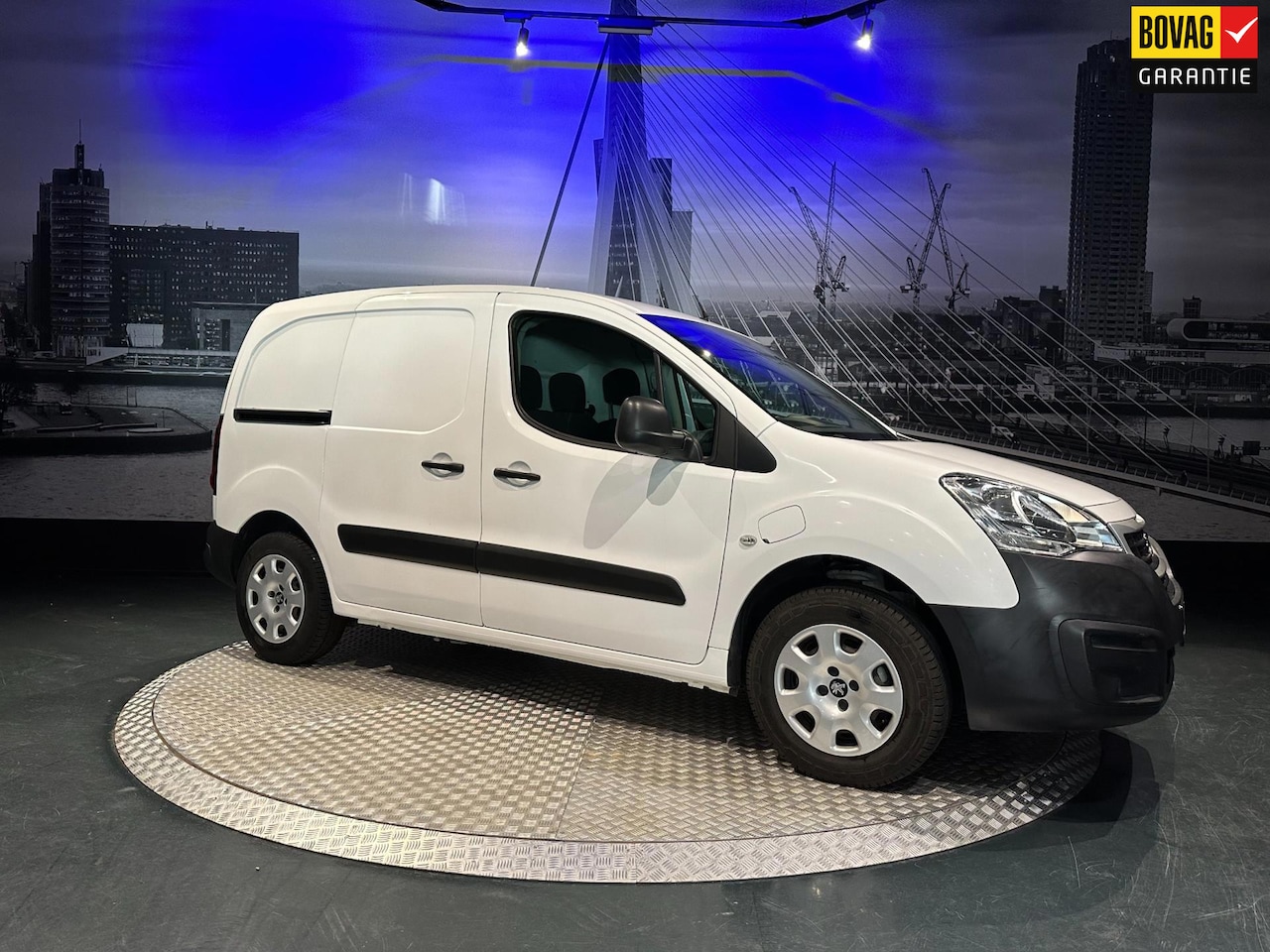 Peugeot e-Partner - Electric L1 Premium *PDC*3zits* - AutoWereld.nl