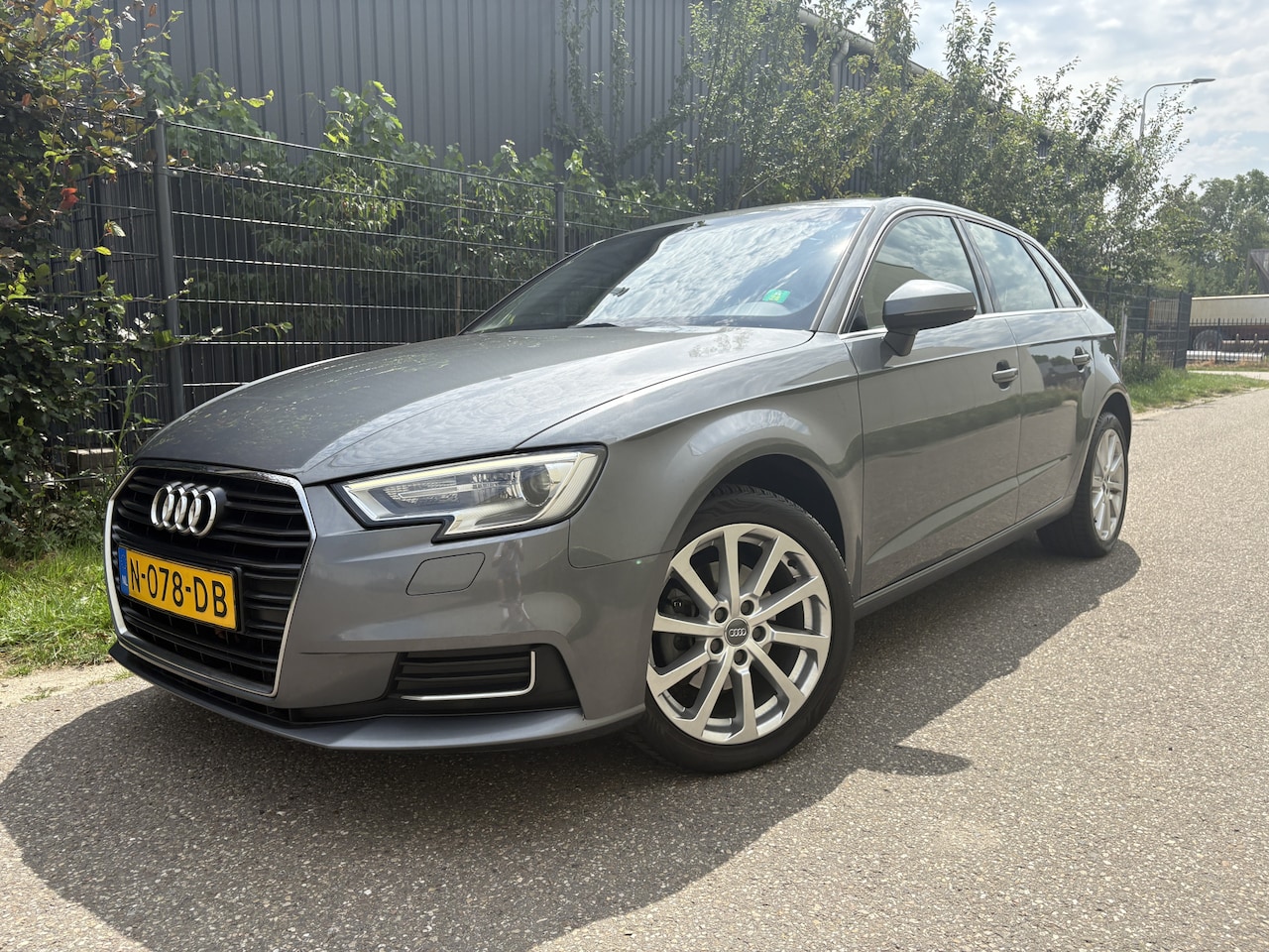 Audi A3 Sportback - 1.6 TDI Design Pro Line Plus / AUTOMAAT / NAVI / CRUISE / STOELVERWARMING - AutoWereld.nl