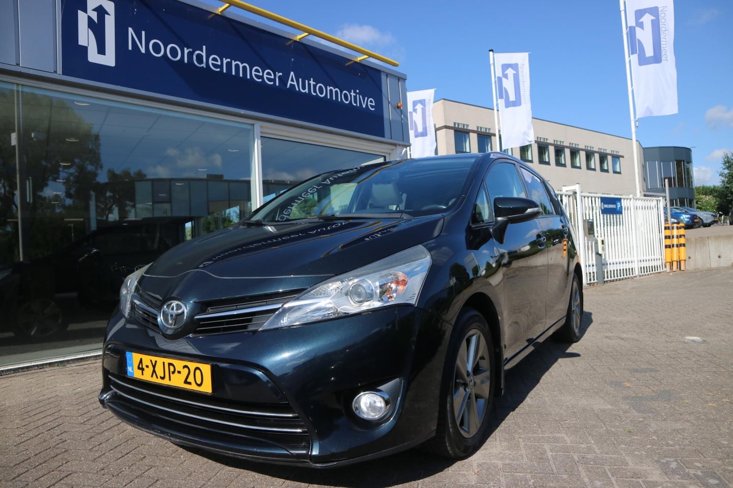 Toyota Verso - 1.8 VVT-i Dynamic Business Top 5 editie / navigatie / panoramadak / trekhaak / camera - AutoWereld.nl