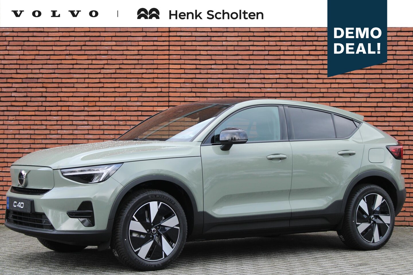 Volvo EC40 - Single Motor Plus 69 kWh | Keyless Entry | Elektrisch Bedienbare Achterklep | Adaptieve Cr - AutoWereld.nl
