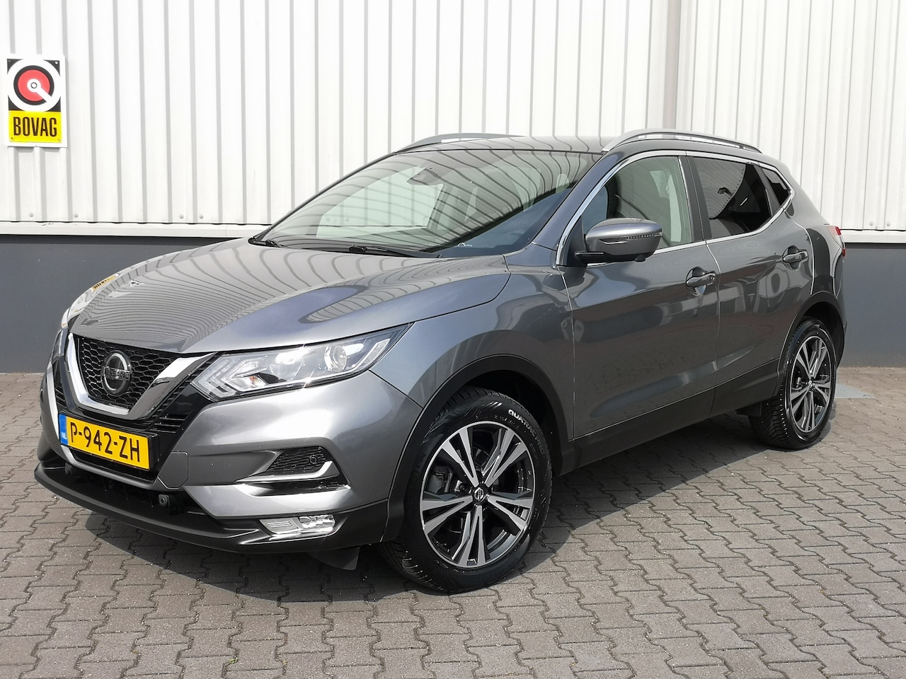 Nissan Qashqai - 1.3 N-Connecta | Panoramadak | Trekhaak - AutoWereld.nl
