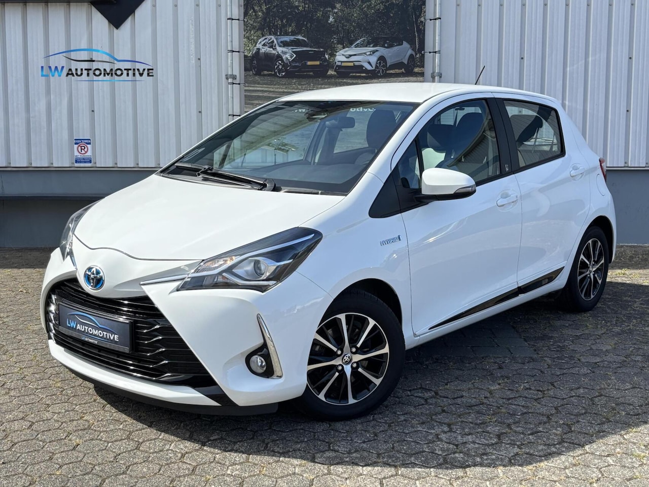 Toyota Yaris - 1.5 Hybrid Design | Navigatie | Camera | 15 inch - AutoWereld.nl