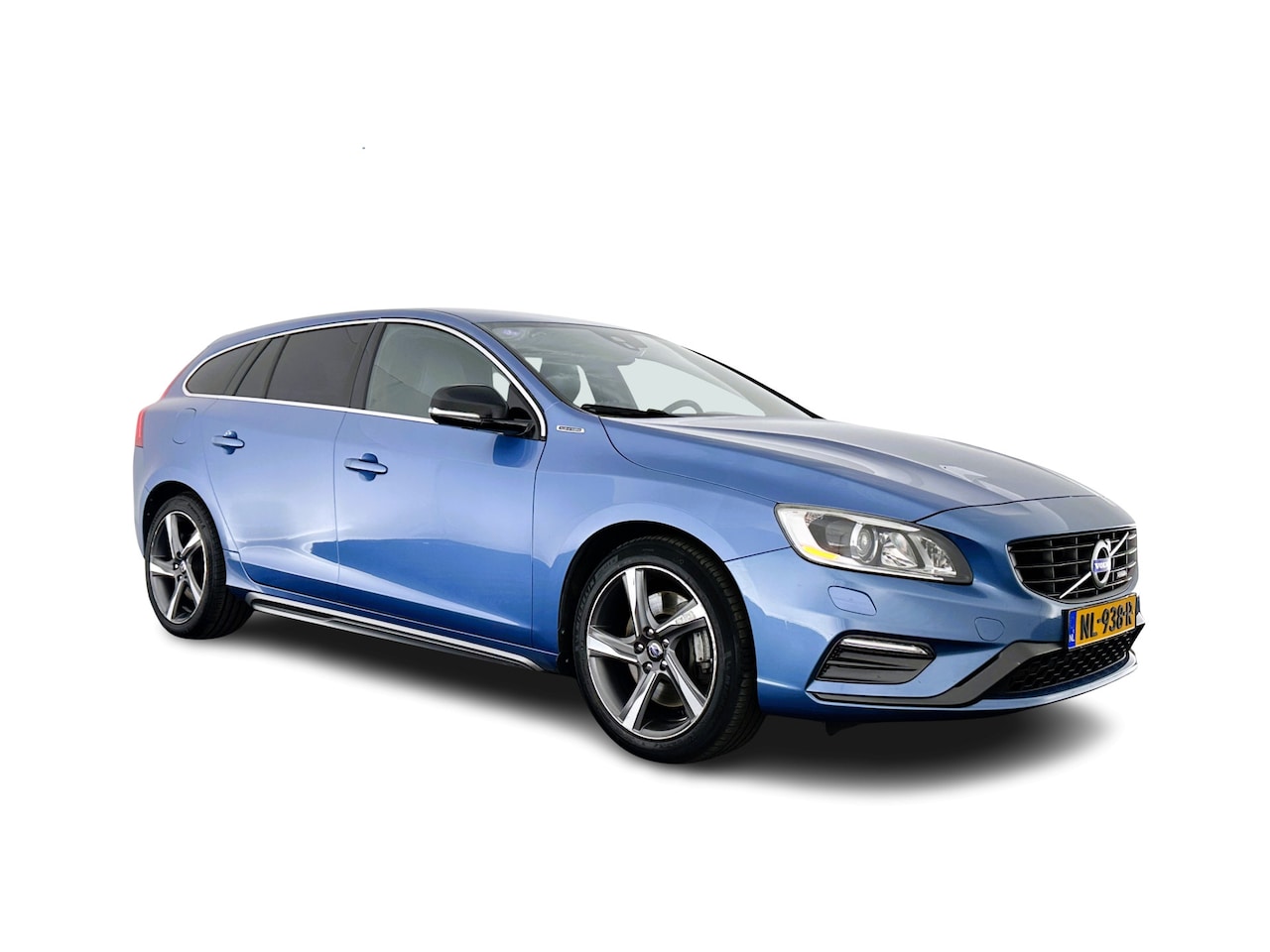 Volvo V60 - 2.4 D6 AWD Plug-In Hybrid R-Design Aut. *1/2LEATHER-ALCANTARA | XENON | SPORT/HEATED-SEATS - AutoWereld.nl