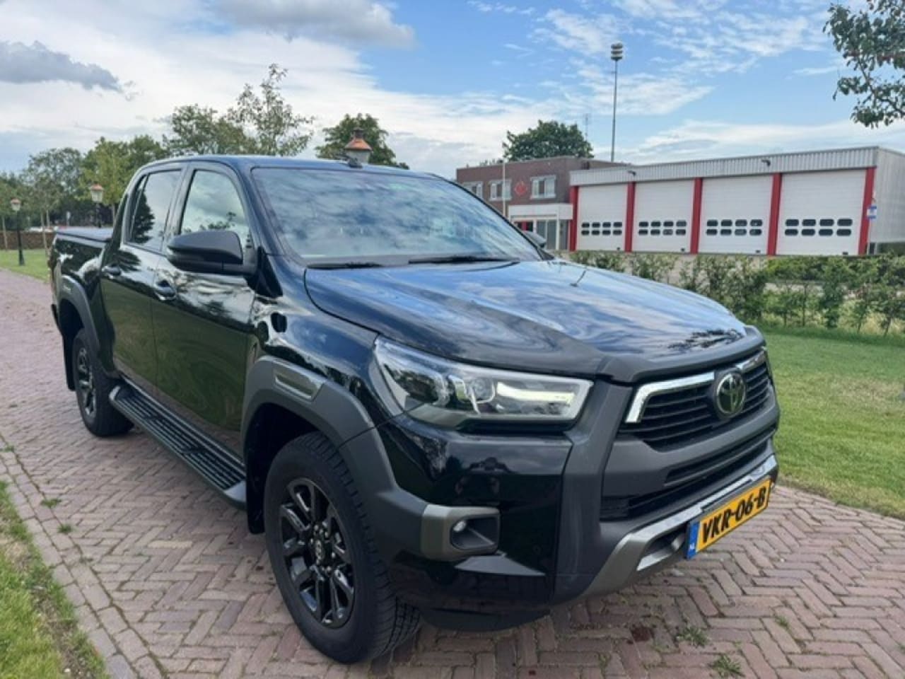 Toyota HiLux - 2.8 D-4d-f 4WD 204PK Van 2021 NIEUWE APK AUTOMAAT - AutoWereld.nl
