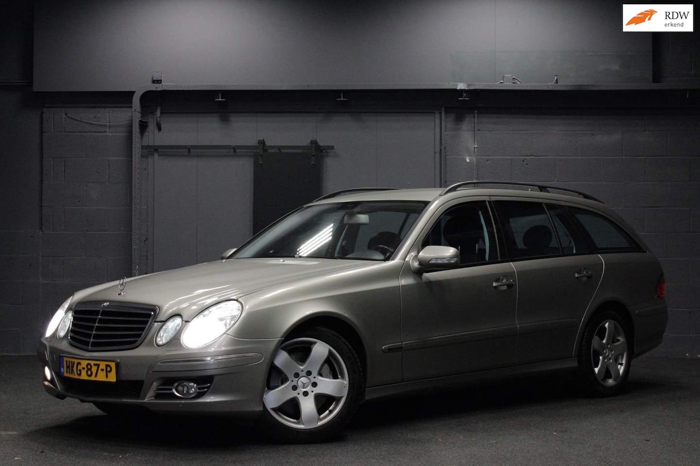 Mercedes-Benz E-klasse - 350 E-Klasse V6 |Youngtimer|Led|Navi|Bluetooth|Automaat|Leder| - AutoWereld.nl