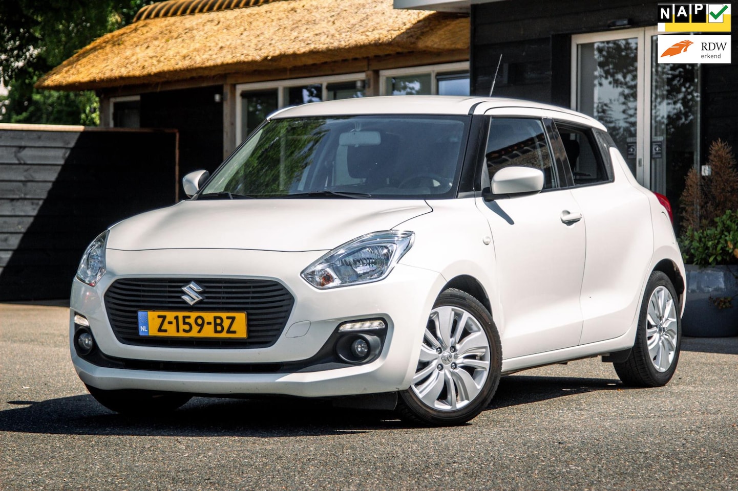 Suzuki Swift - 1.2 Comfort I Parelmoer Wit I LM Wiel I Camera I - AutoWereld.nl