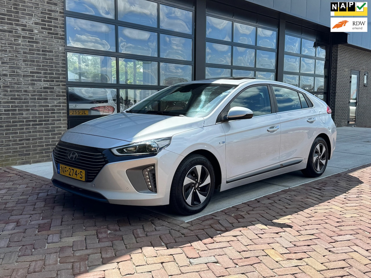 Hyundai IONIQ - 1.6 GDi Premium | Autm | Pano | CarPlay |Leer | - AutoWereld.nl