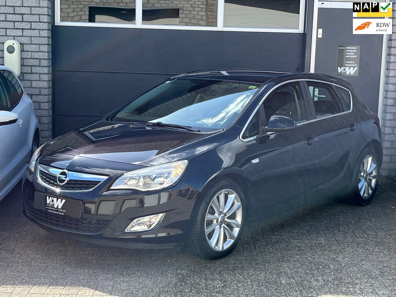 Opel Astra - 1.6 Turbo Cosmo clima trekhaak - AutoWereld.nl