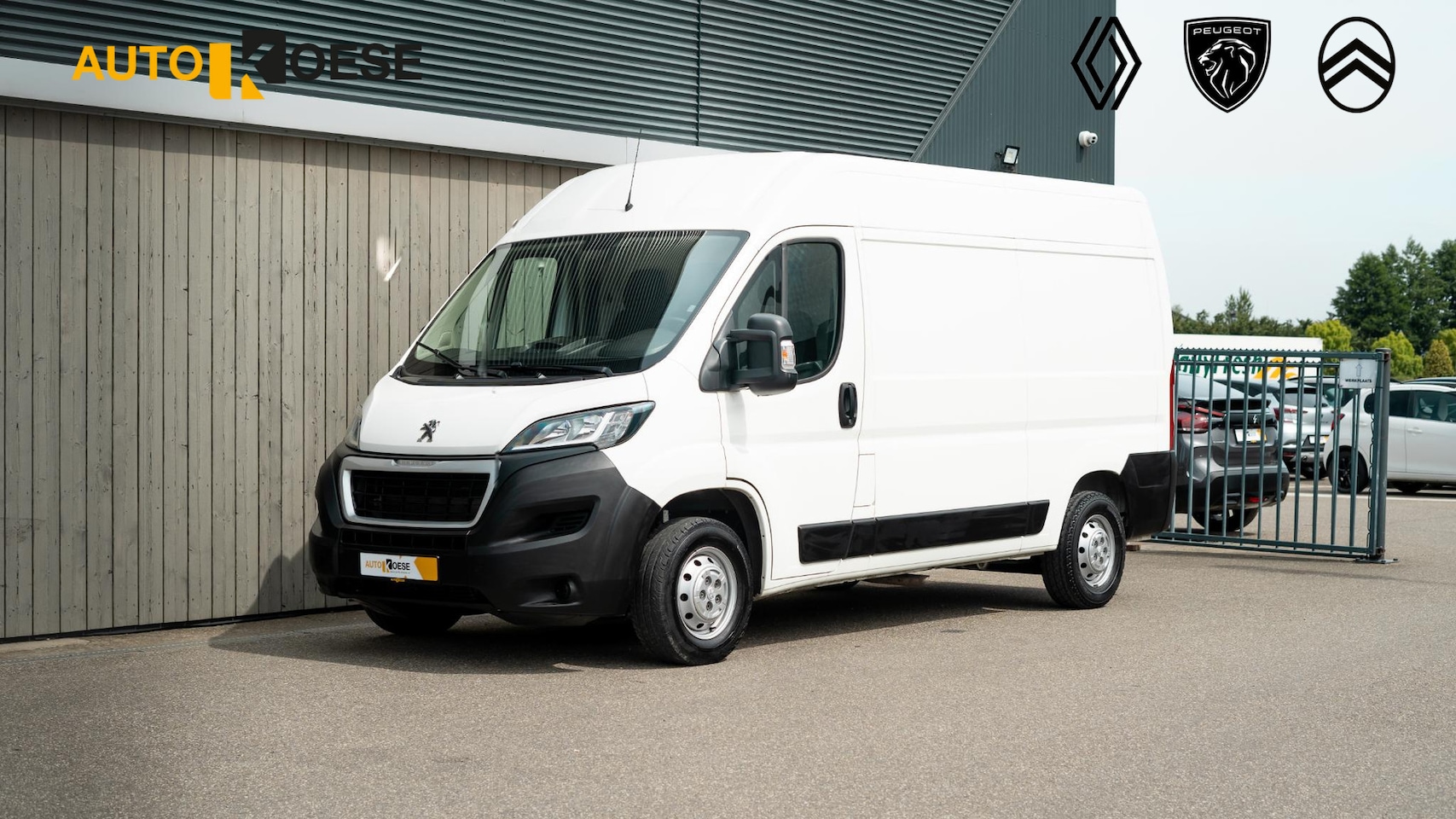 Peugeot Boxer - 330 2.2 BlueHDi 140 L2H2 Premium | Navigatie | Houtenvloer In Laadruimte | Airco - AutoWereld.nl