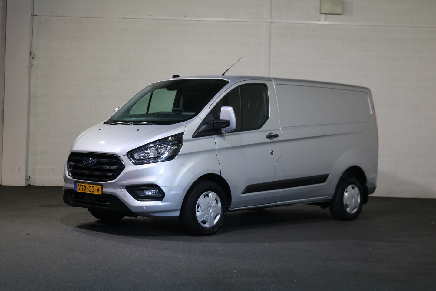 Ford Transit Custom - 2.0 TDCI L1 H1 Airco Navigatie Camera Achterklep - AutoWereld.nl