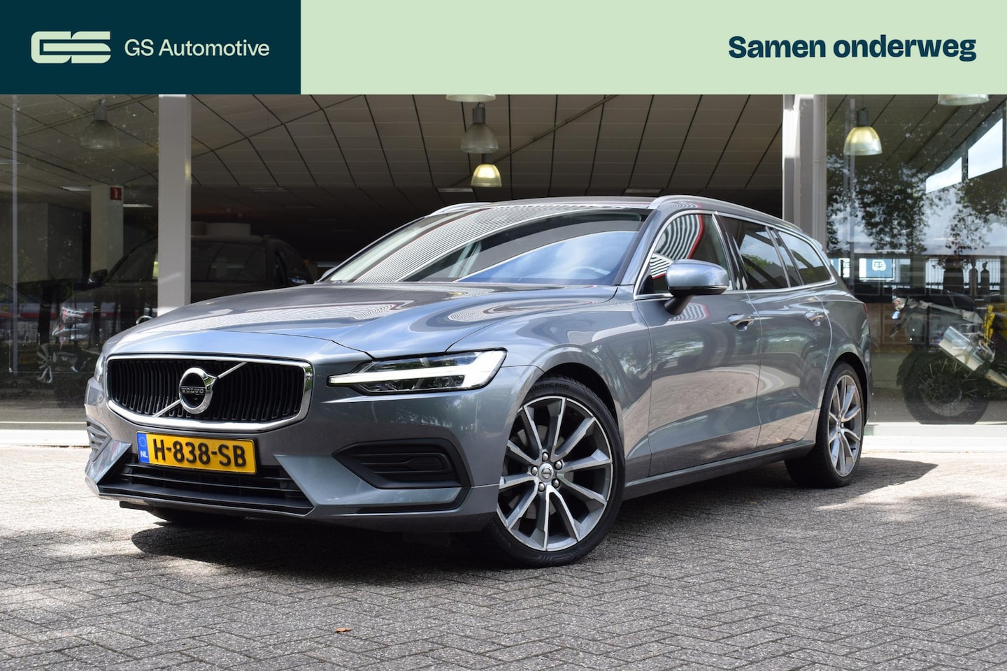 Volvo V60 - 2.0 T4 Momentum Pro met 19inch/Led/Carplay/Cruise - AutoWereld.nl