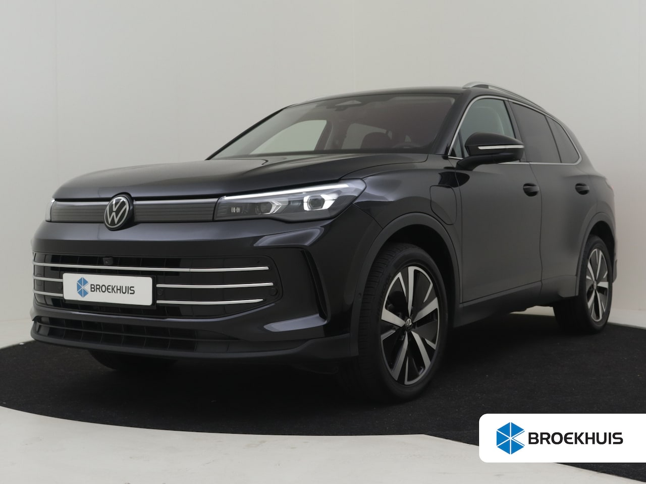 Volkswagen Tiguan - 1.5 eHybrid Elegance 204pk 360 Camera | Panorama dak | Keyless | Navigatie | Adaptief crui - AutoWereld.nl