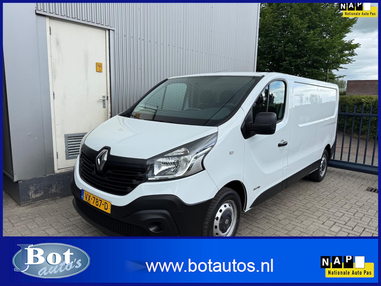 Renault Trafic - 1.6 dCi T29 L2H1 Comfort AIRCO / CRUISE / TREKHAAK / NAVI / SENSOREN / 3 ZITS / LENGTE 2 - AutoWereld.nl