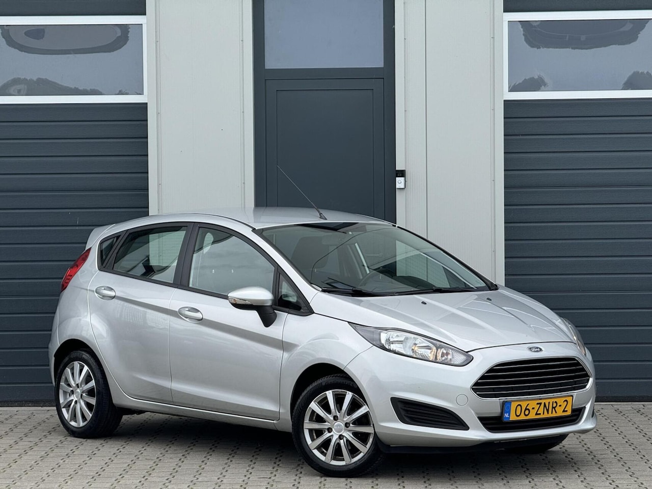 Ford Fiesta - 1.0 Champion / Trekhaak / LM velgen / *NAP* - AutoWereld.nl