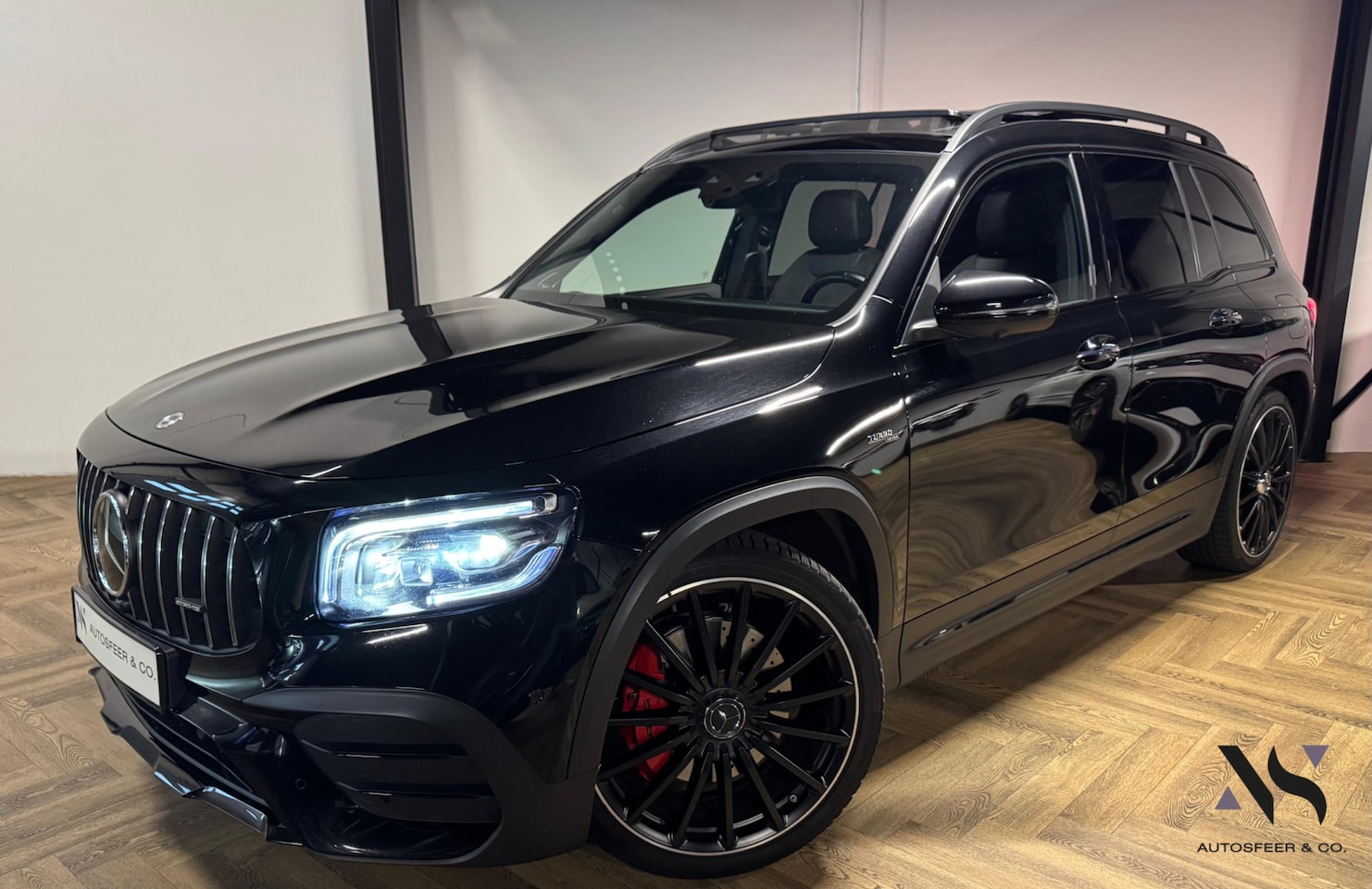 Mercedes-Benz GLB - AMG 35 4MATIC PANO KEYLESS 360' vol! - AutoWereld.nl