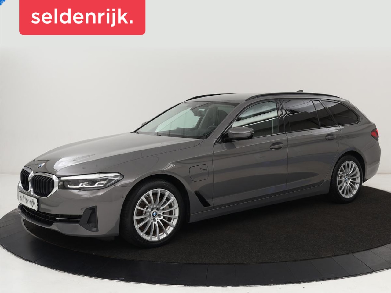 BMW 5-serie Touring - 530e High Executive| Head-Up | Leder | Stoelverwarming | Camera | Carplay | Live Cockpit | - AutoWereld.nl