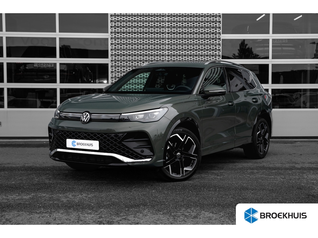 Volkswagen Tiguan - 1.5 eTSI R-Line Business | Achteruitrijcamera | Apple Carplay/Android Auto|telefoonintegra - AutoWereld.nl