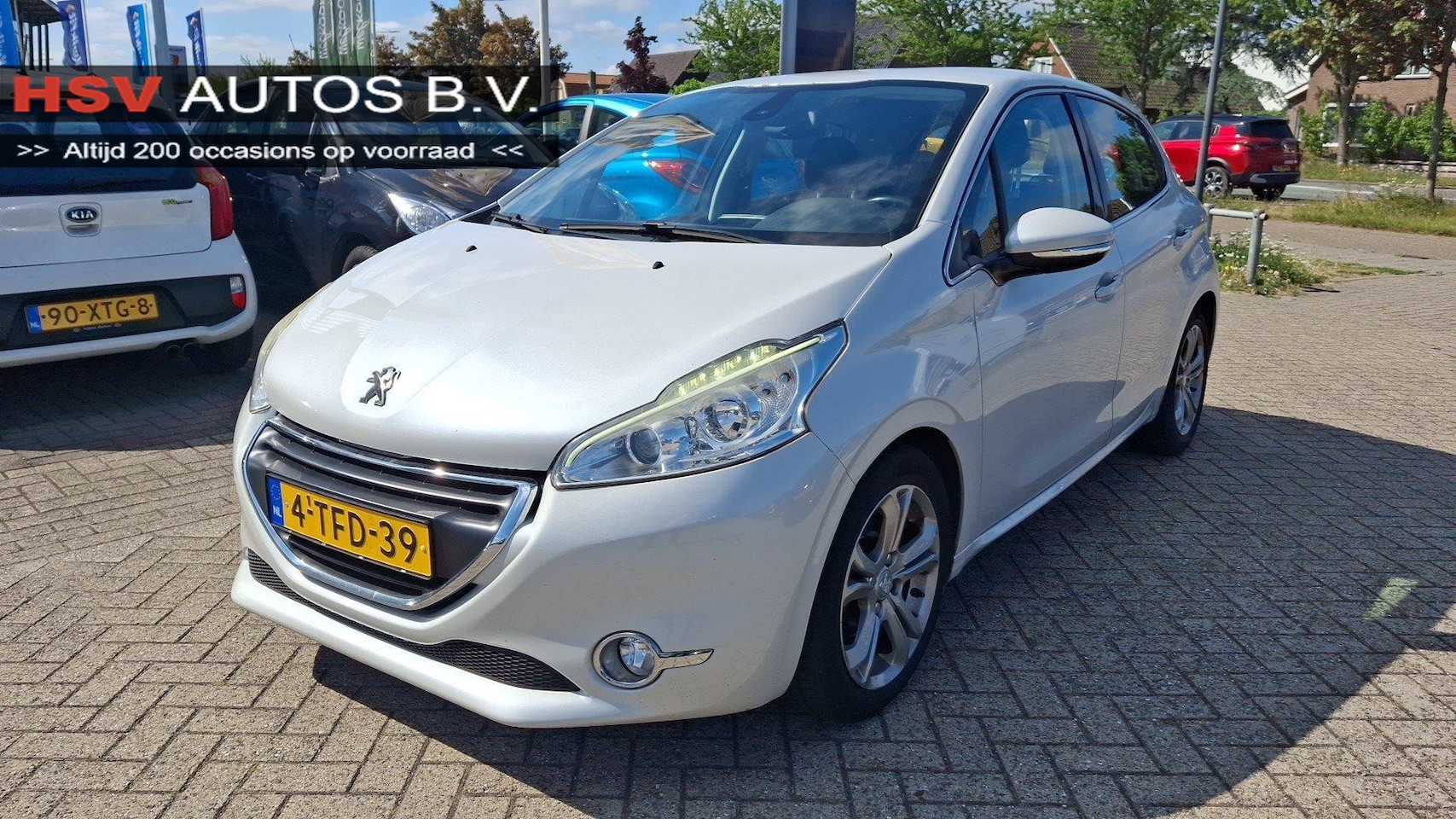 Peugeot 208 - 1.6 e-HDi Allure navi LM 4-deurs - AutoWereld.nl