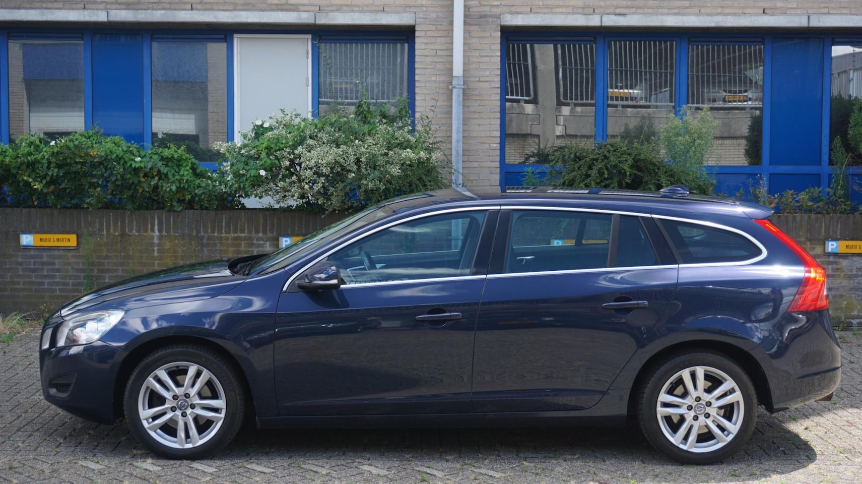 Volvo V60 - 1.6 T3 Momentum 1.6 T3 Momentum - AutoWereld.nl