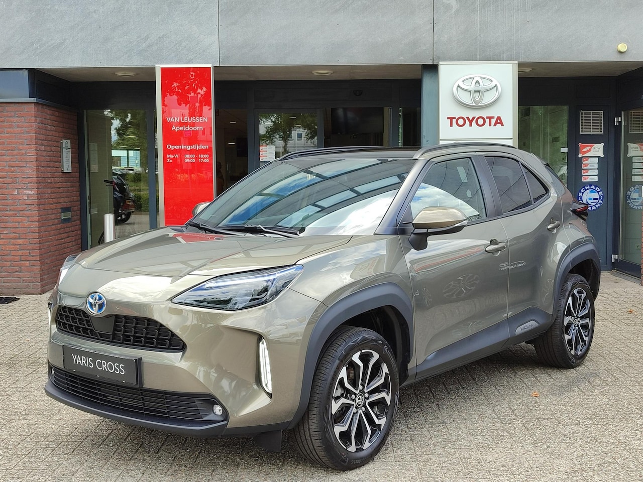 Toyota Yaris Cross - 1.5 Hybrid STYLE EL-ACHTERKLEP PANODAK STOEL/STUURVERW HEAD-UP KEYLESS CLIMA AD-CRUISE APP - AutoWereld.nl