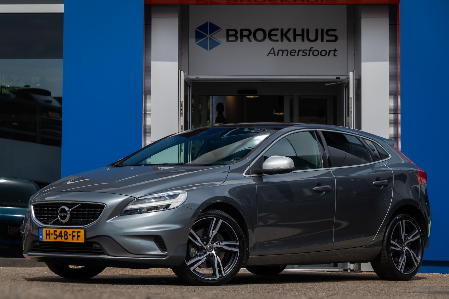 Volvo V40 - 1.5 T3 Polar+ Sport | Panoramadak | Camera | Lederen/alcantara | Navigatiesysteem | Verwar - AutoWereld.nl