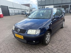 Volkswagen Polo - 1.4-16V Comfortline 5drs. Nieuwe APK