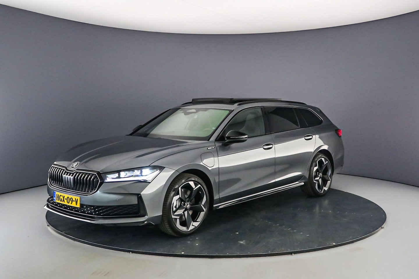 Skoda Superb Combi - Business Edition 1.5 TSI PHEV 204pk DSG Automaat Trekhaak, Panoramadak, Head up display, A - AutoWereld.nl