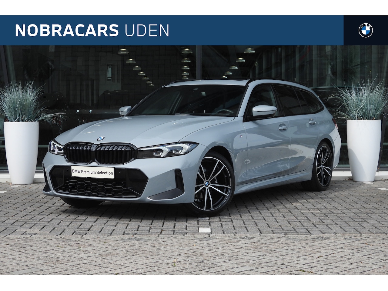 BMW 3-serie Touring - 318i High Executive M Sport Automaat / Panoramadak / Trekhaak / Sportstoelen / Stoelverwar - AutoWereld.nl