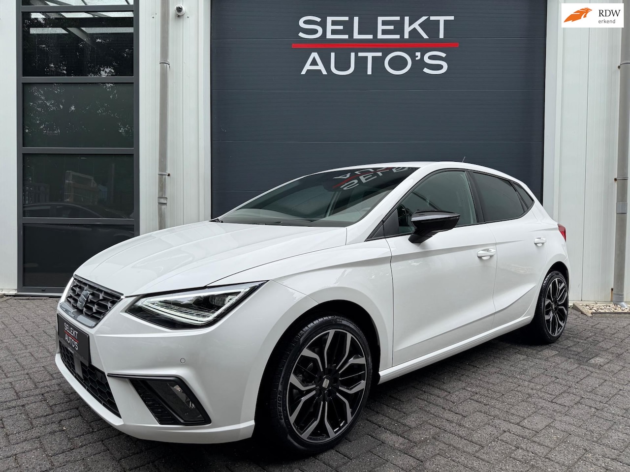 SEAT Ibiza - 1.0 EcoTSI FR Plus Connect DSG 110 Pk Xenon/LED/Cruise/Climate/Virtual/Car Play/Key Less/C - AutoWereld.nl