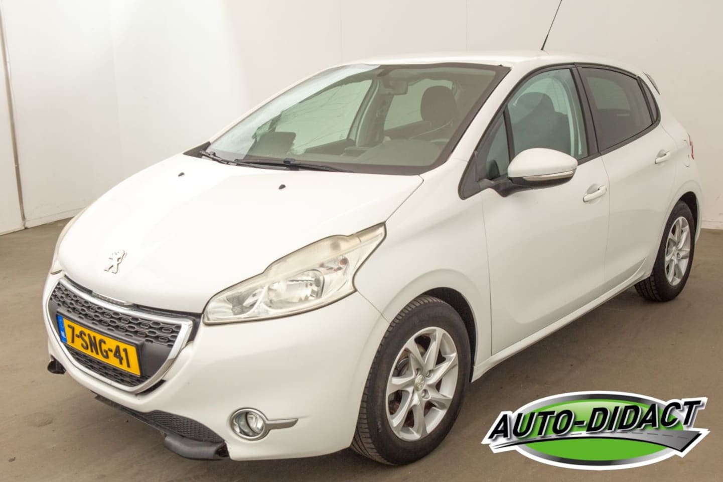 Peugeot 208 - 1.2 e-VTi Automaat Blue Lease - AutoWereld.nl