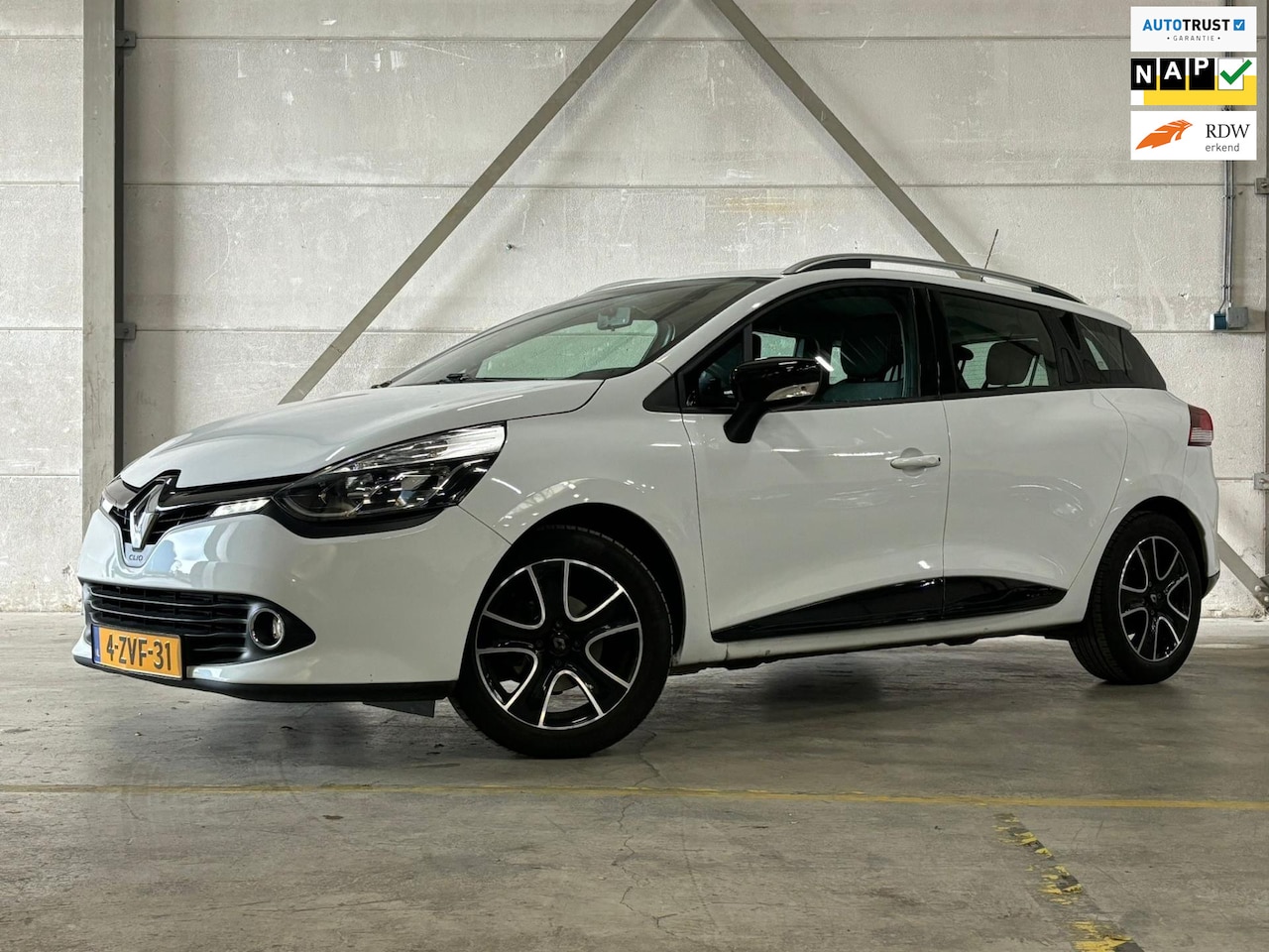 Renault Clio Estate - 0.9 TCe Expression Lage NAP km! - AutoWereld.nl