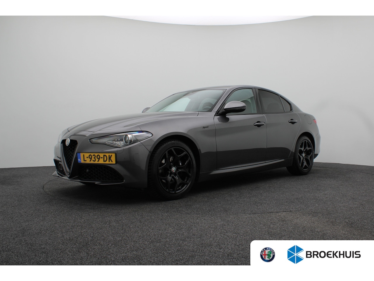 Alfa Romeo Giulia - 2.0T Sprint | Achteruitrijcamera | Airco (automatisch) | Aluminium interieur afwerking - AutoWereld.nl