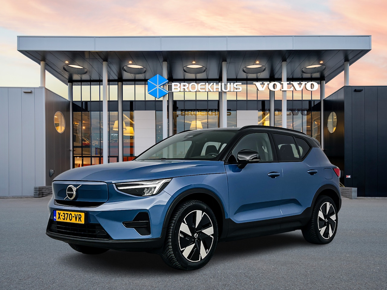 Volvo XC40 - Single Motor Extended Range Core 82 kWh | Leder/Nubuck | Trekhaak | Stoel/stuurverwarming - AutoWereld.nl