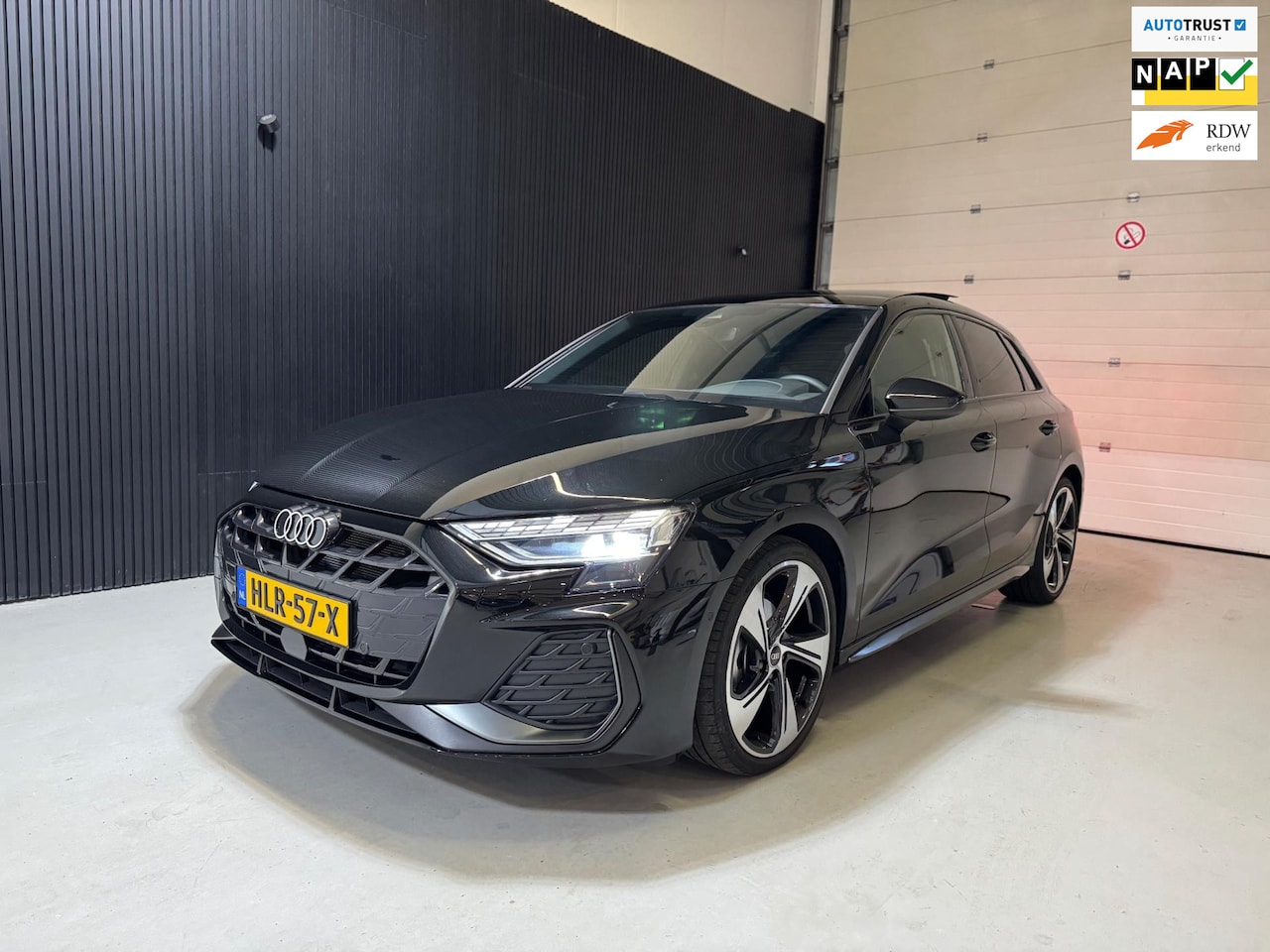 Audi A3 Sportback - 35 TFSI s-line S Edition automaat panoramadak - AutoWereld.nl