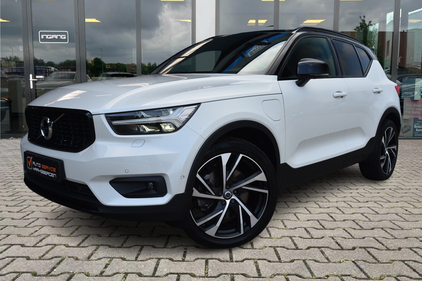 Volvo XC40 - 1.5 T4 Recharge R-Design | ACC | Pano | Trekhaak | - AutoWereld.nl