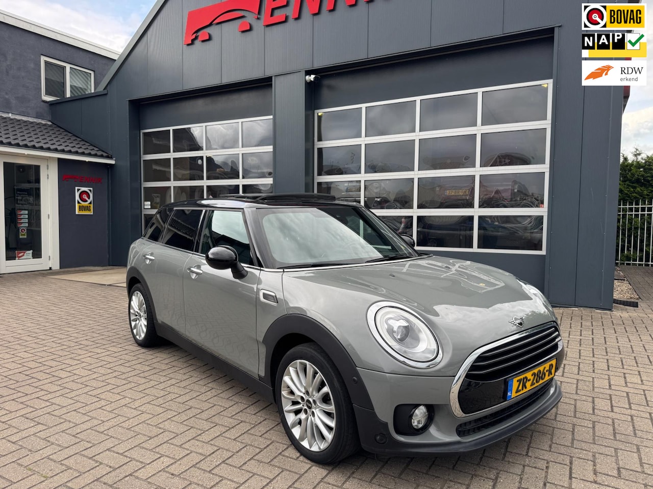 MINI Clubman - Mini 1.5 Cooper Business Edition / Pano / Sportleder / ACC / 81000 km NAP . - AutoWereld.nl