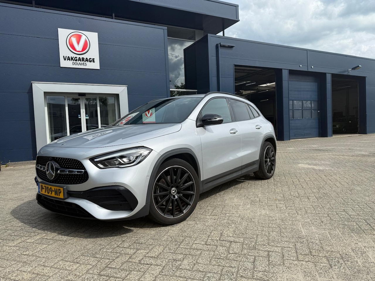 Mercedes-Benz GLA-Klasse - 180 AMG Line |NAP |Dealeronderhouden|Automaat | BTW - AutoWereld.nl