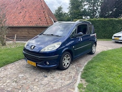 Peugeot 1007 - 1.6-16V Sesam Gentry-NL auto-Clima-LMV-PDC-TREKHAAK