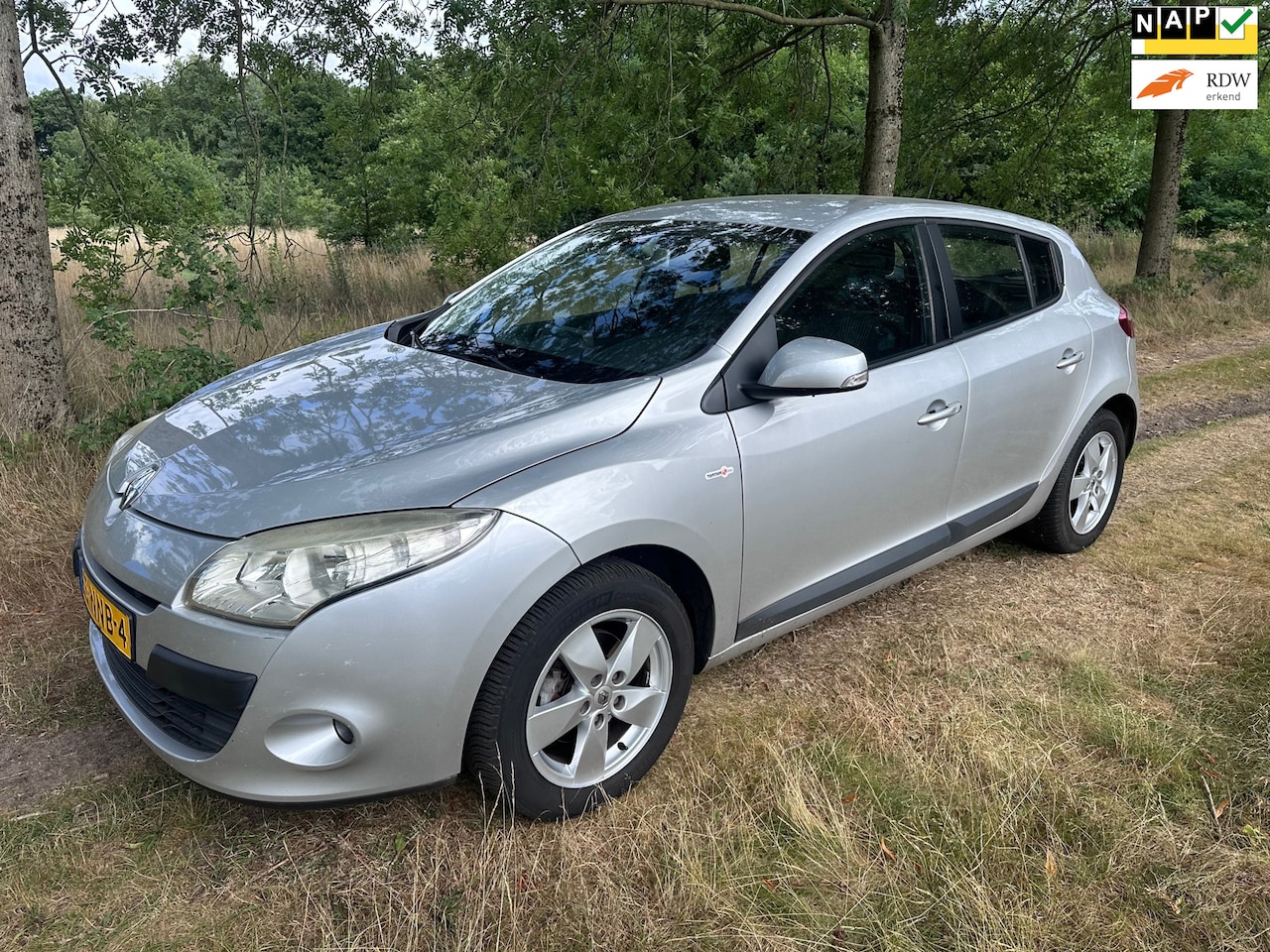 Renault Mégane - 1.6 Celsium apk t/m 25-04-2026 - AutoWereld.nl