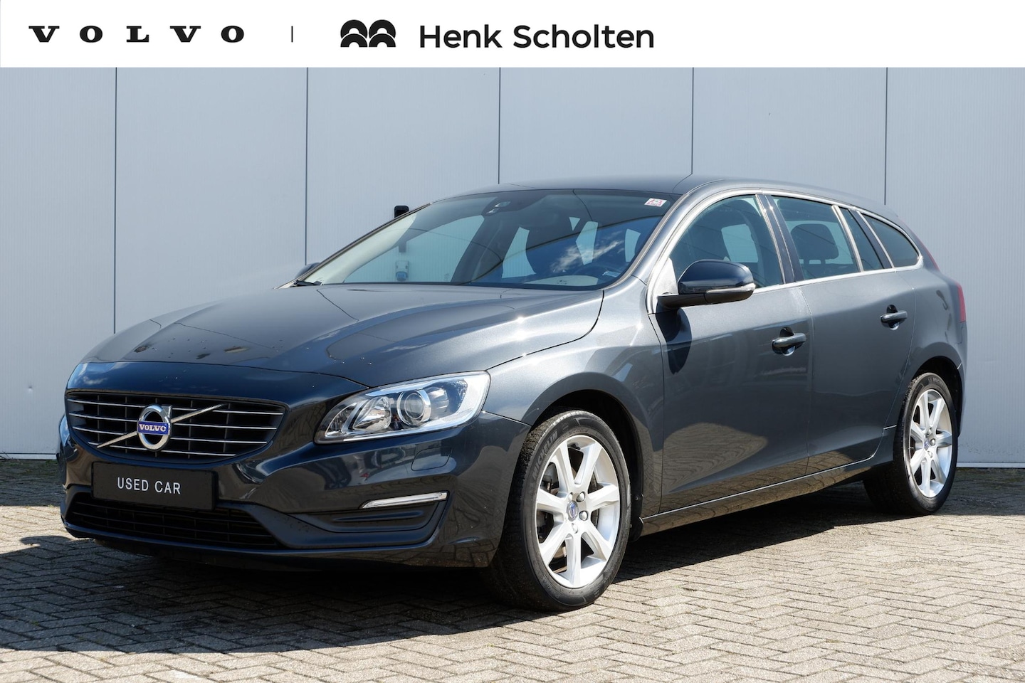 Volvo V60 - 2.0 T4 Momentum Stoelverwarming | Trekhaak | Dealeronderhouden | Lederen bekleding | Autom - AutoWereld.nl