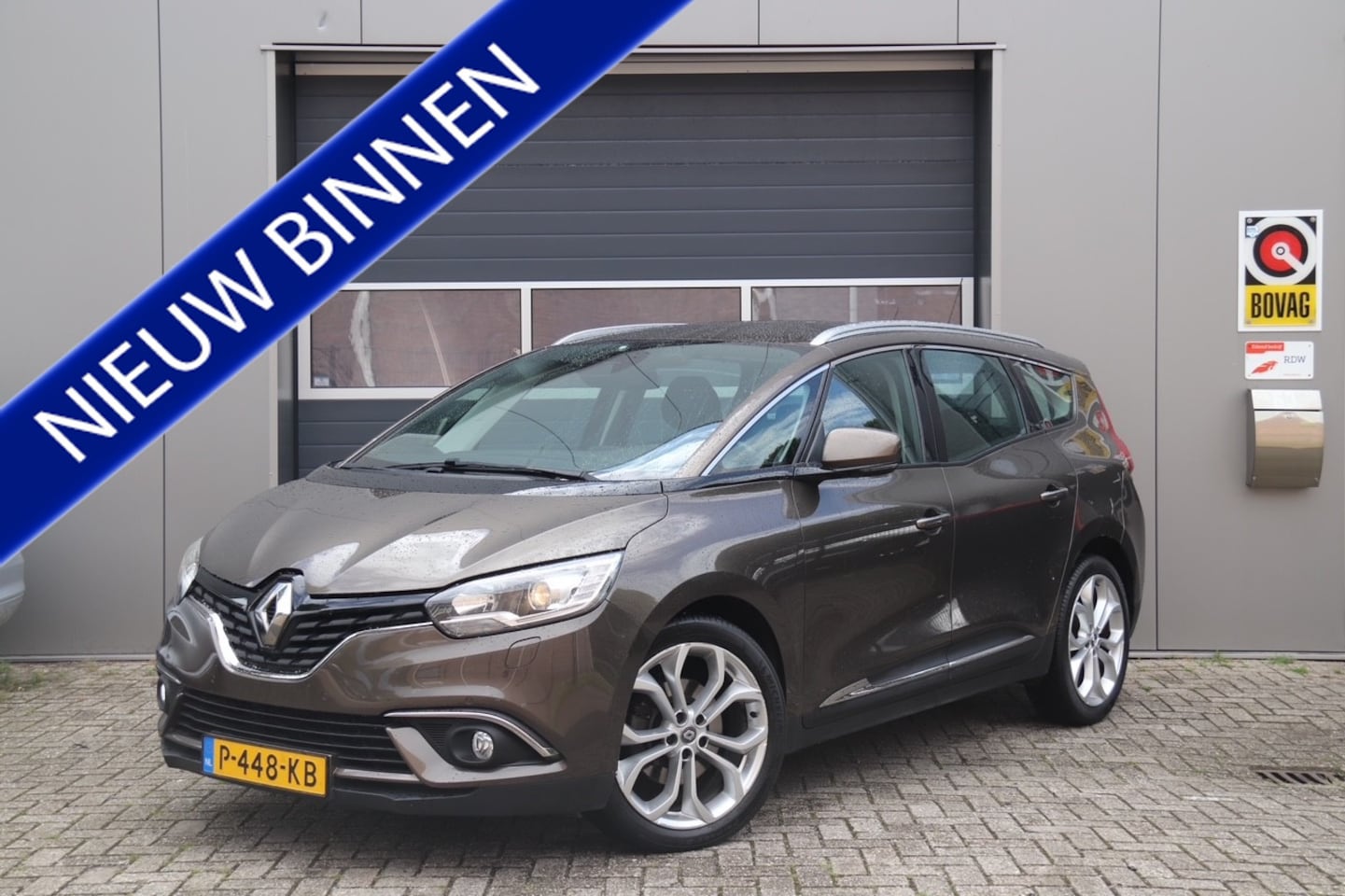 Renault Grand Scénic - 1.2 TCe Zen 7 Persoons, Trekhaak, Cruise, Navigatie - AutoWereld.nl